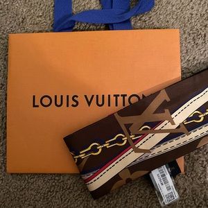 Authentic Louis Vuitton headscarf silk, reversible